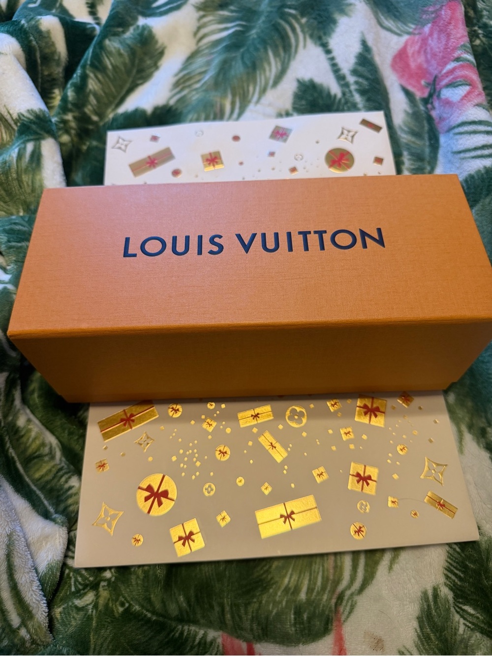 Louis Vuitton Signature Orange Box & Gift bag
PERFUME IS NOT INCLUDED